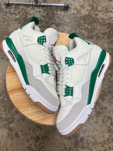 Load image into Gallery viewer, Jordan 4 SB Pine Green (7M/8.5W)
