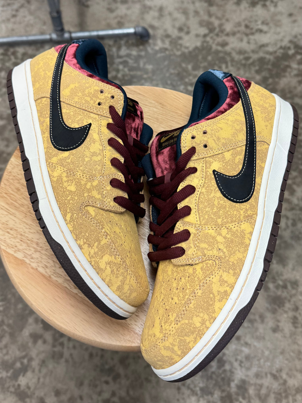 (DS) Nike SB Dunk Low City of Cinema (12)