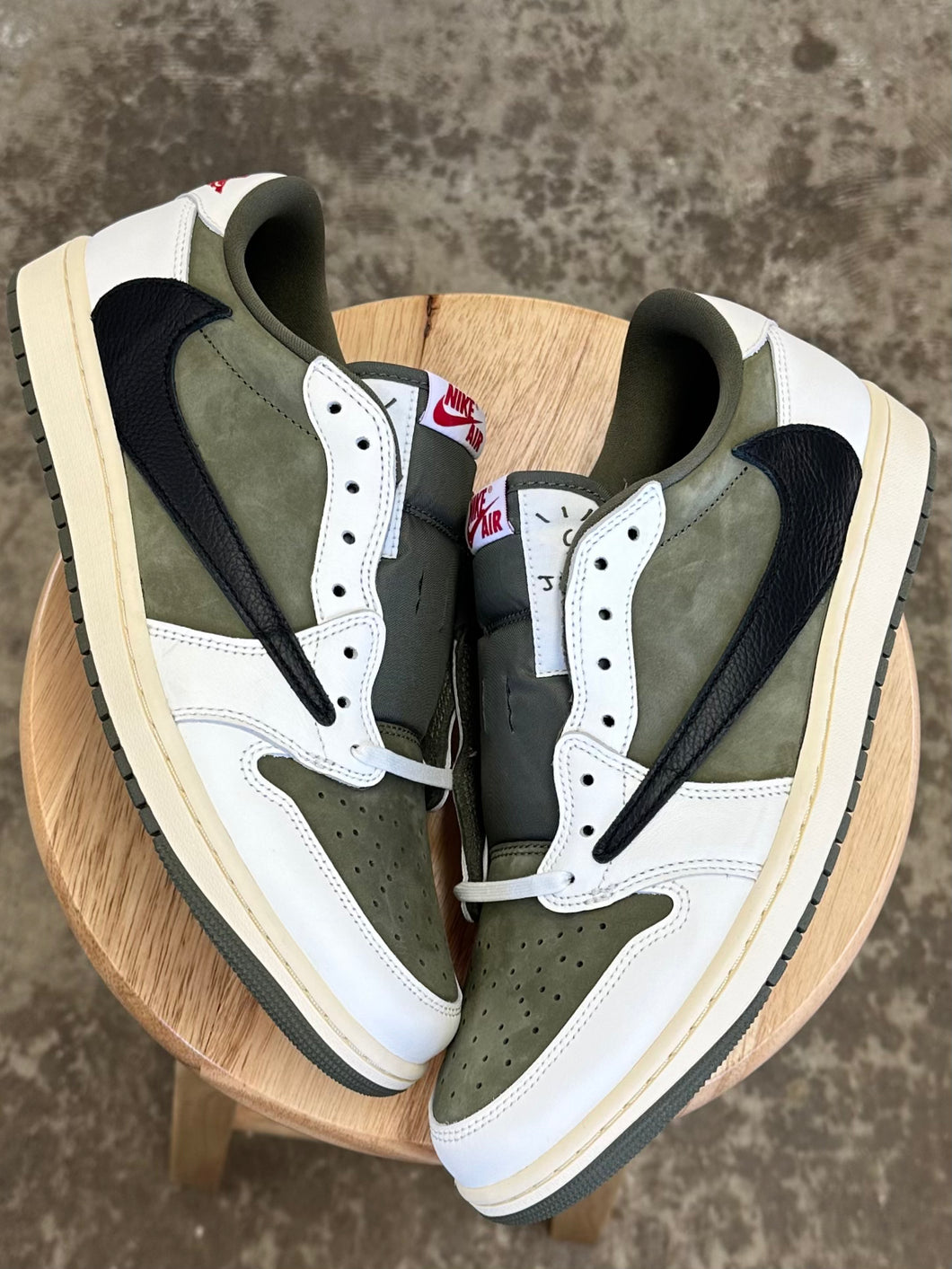 (DS) Jordan 1 Travis Scott Medium Olive (11)