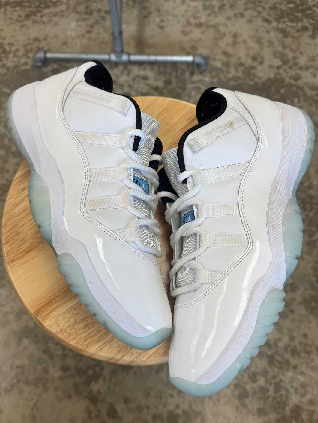 Jordan 11 Low Legend Blue (10.5)