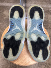 Load image into Gallery viewer, Jordan 11 Low Legend Blue (10.5)
