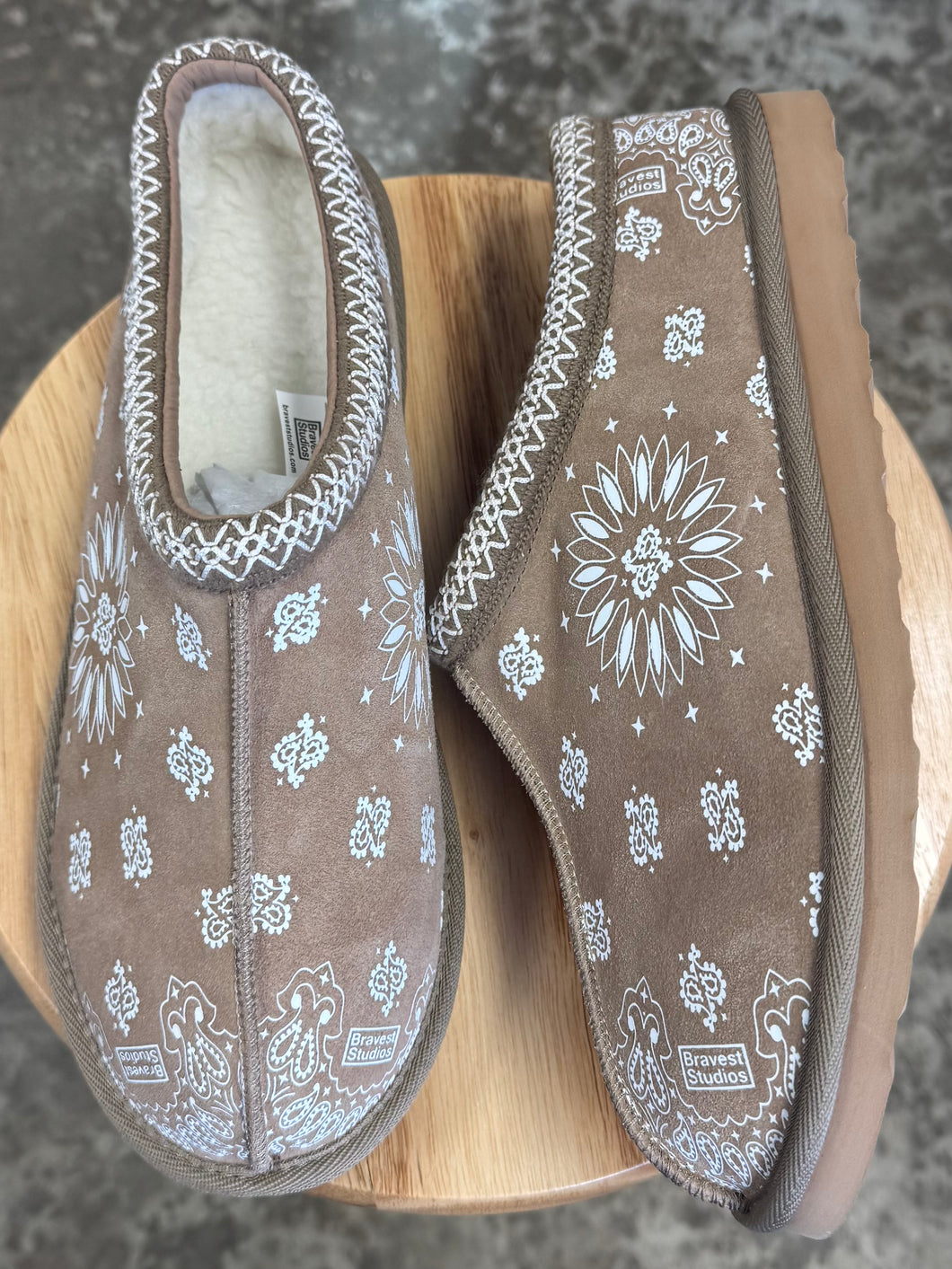 (DS) Bravest Studios Cappuccino Paisley Slipper (9)