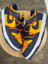 Load image into Gallery viewer, Nike Dunk Low Off-White Michigan (8.5)
